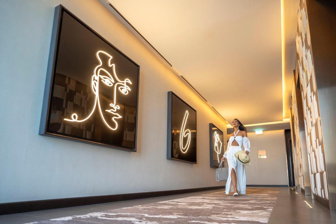 Hyatt Centric Jumeirah ดูไบ ภายนอก รูปภาพ The hotel's interior