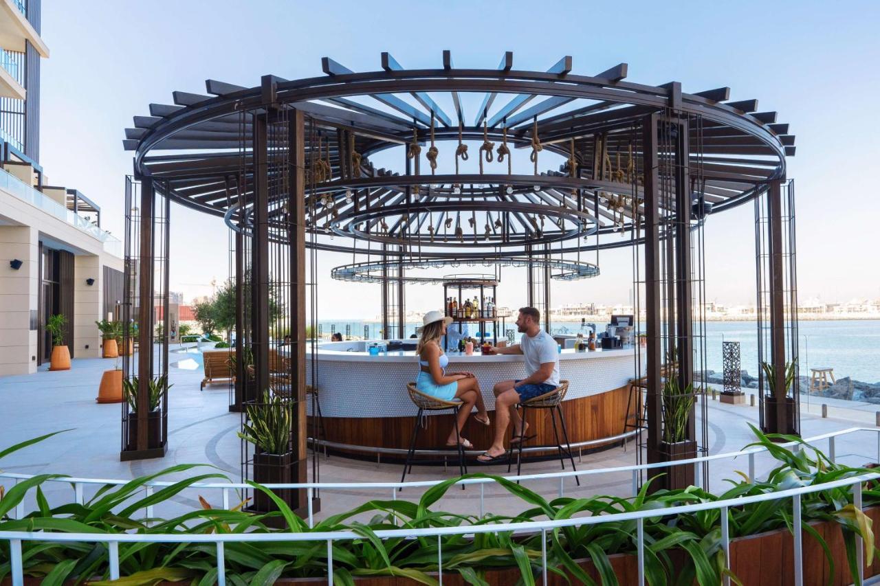 Hyatt Centric Jumeirah ดูไบ ภายนอก รูปภาพ The bar at the rooftop