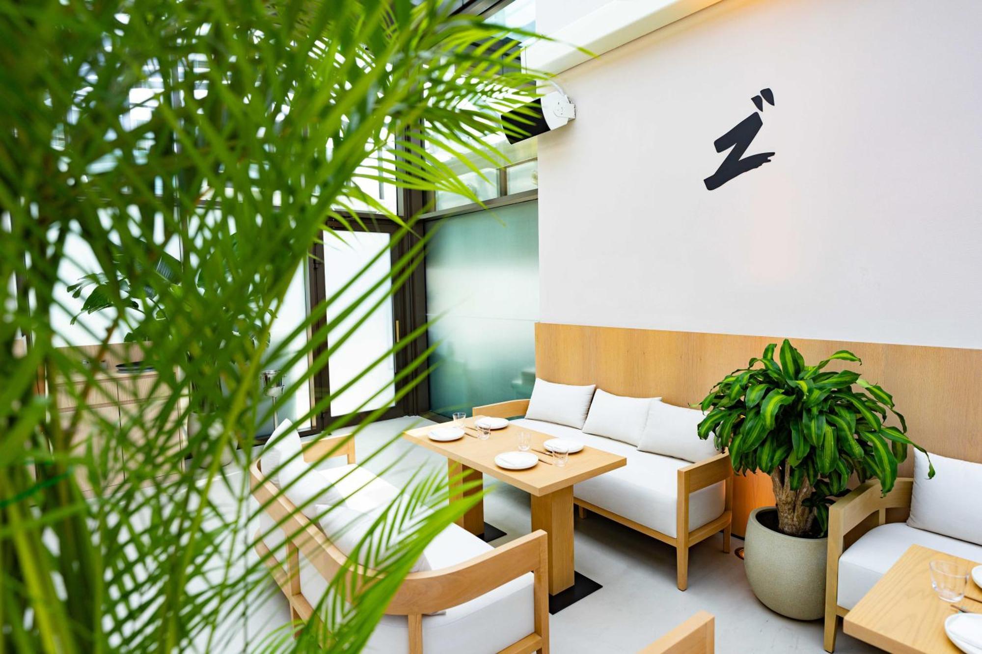 Hyatt Centric Jumeirah ดูไบ ภายนอก รูปภาพ Interior of a ZARA Home store in Madrid, Spain